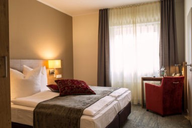 MAINGAU Hotel: Room