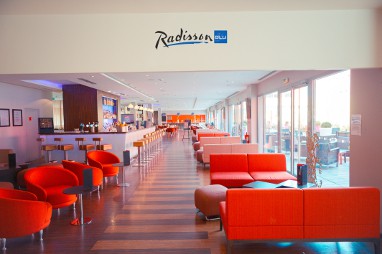 Radisson Blu Hotel Toulouse Airport: Bar/salotto