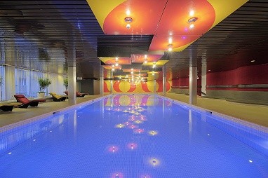 Radisson Blu Hotel Basel: 泳池