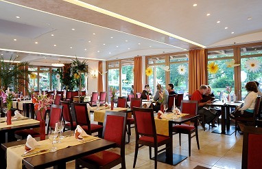 Aktiv Hotel Böld & Restaurant Uhrmacher: 餐厅