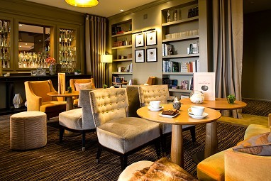 Evian Resort ERMITAGE: Bar/hol hotelowy