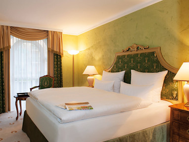 Victor´s Residenz-Hotel Schloss Berg: Chambre