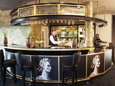 Victor´s Residenz-Hotel Schloss Berg: Bar/Salon