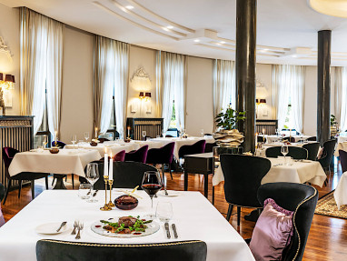 Victor´s Residenz-Hotel Schloss Berg: 餐厅