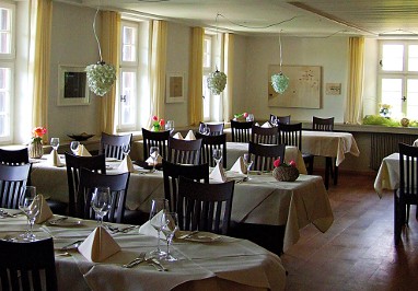 Hotel Hofgut Hohenkarpfen: 餐厅