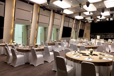 voco Dubai: Meeting Room