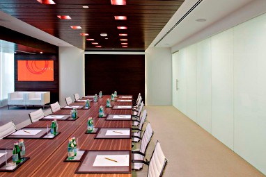 voco Dubai: Business Centre