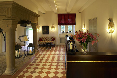 Schlosshotel Münchhausen: Hol recepcyjny