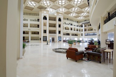 Steigenberger Al Dau Beach Hotel: Холл