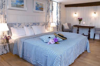 Romantik Hotel Zum Rosenhof: 객실