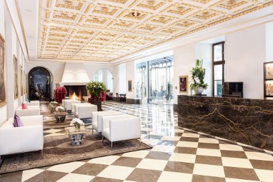 Living Hotel De Medici: Холл