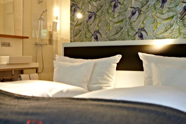 V-Hotel: Room