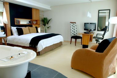 Townhouse Hotel: Room