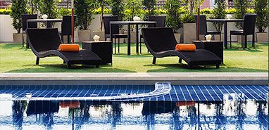 Mövenpick Suriwongse Hotel Chiang Mai: Zwembad