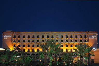 Mövenpick Hotel Jeddah: Buitenaanzicht