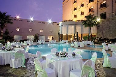 Mövenpick Hotel Jeddah: Piscina