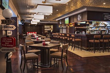City Centre Rotana Doha: Bar/salotto