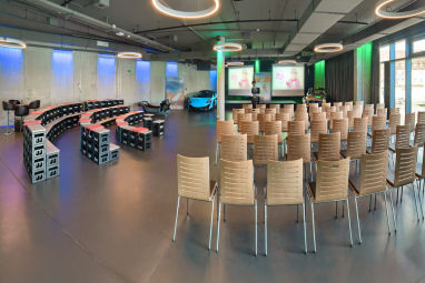 V8 HOTEL Motorworld Region Stuttgart: Sala de reuniões