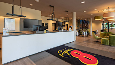 Super 8 by Wyndham Dresden: Lobby