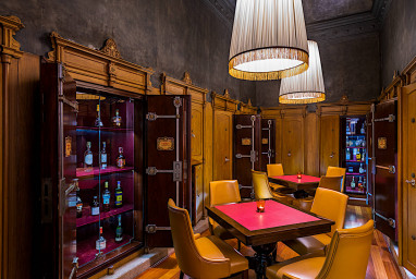 NH Collection Prague Carlo IV: Bar/Salón
